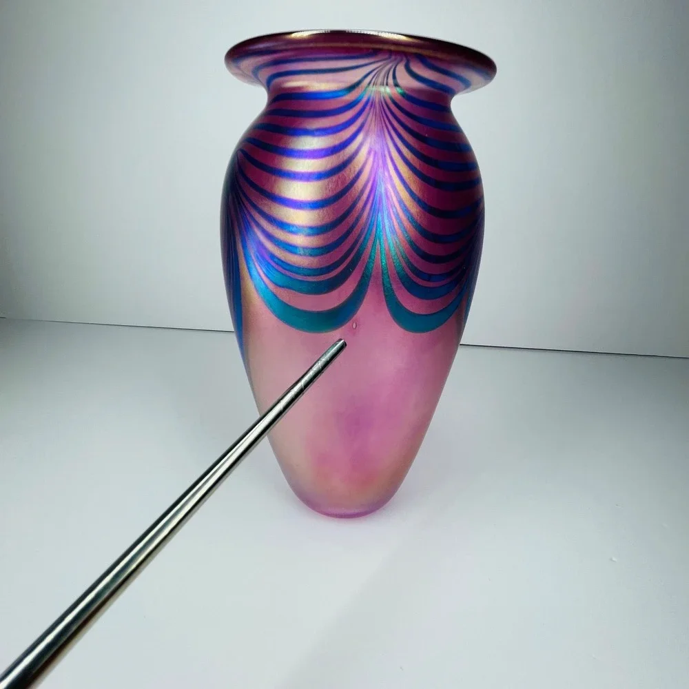 Robert Eickholt Signed 1994 Iridescent MCM Pulled‎ Feather Pink Art Glass Vase